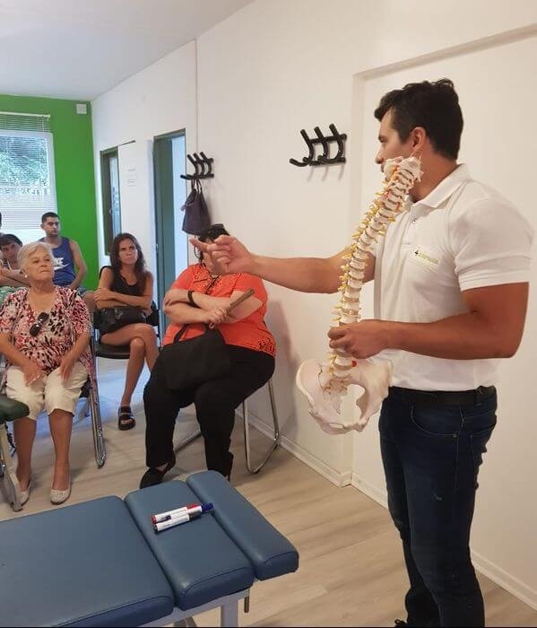 Charla educativa sobre la columna vertebral en 24 Quiropraxia